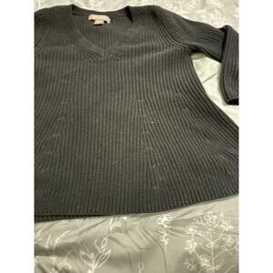 Banana Republic small black cashmere and cotton vneck flutted sweater